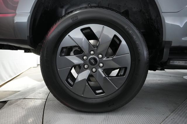 2023 Ford F-150 Lightning — photo 10 of 15
