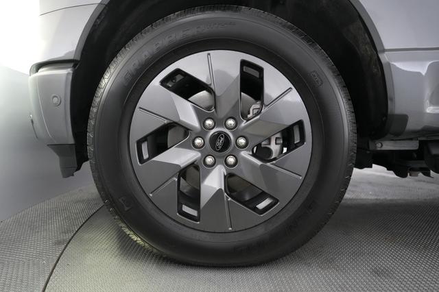 2023 Ford F-150 Lightning — photo 7 of 15