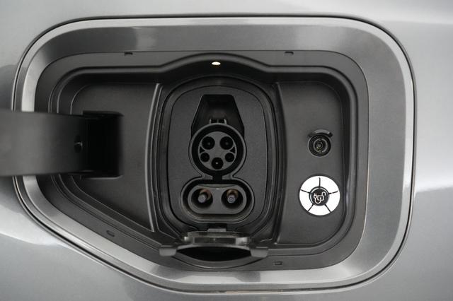 2023 Ford F-150 Lightning — photo 8 of 15