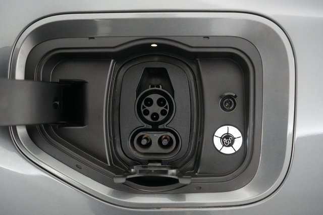 2023 Ford F-150 Lightning — photo 8 of 15