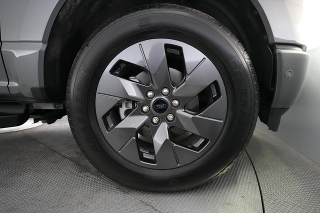2023 Ford F-150 Lightning — photo 9 of 15