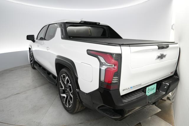 2024 Chevrolet Silverado EV — photo 2 of 16