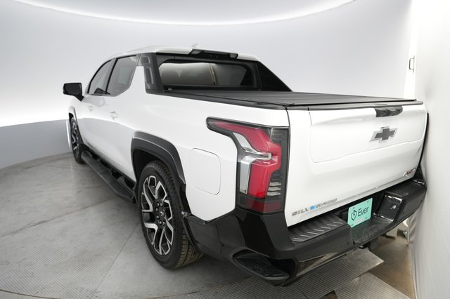 2024 Chevrolet Silverado EV — photo 2 of 16