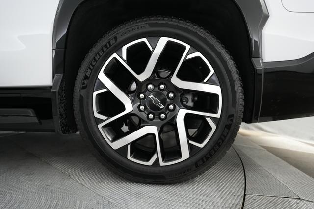 2024 Chevrolet Silverado EV — photo 10 of 16
