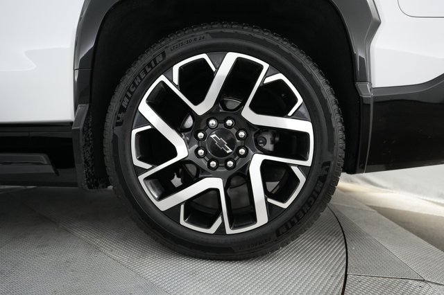 2024 Chevrolet Silverado EV — photo 10 of 16