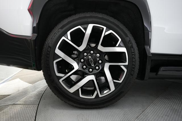 2024 Chevrolet Silverado EV — photo 7 of 16