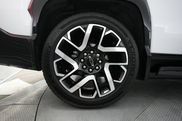 2024 Chevrolet Silverado EV — photo 7 of 16