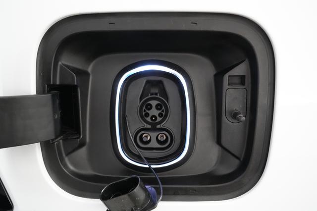 2024 Chevrolet Silverado EV — photo 8 of 16
