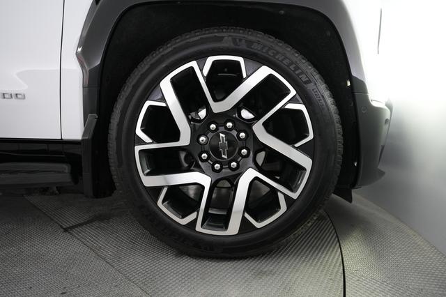 2024 Chevrolet Silverado EV — photo 9 of 16