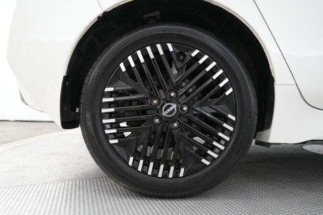 2024 Nissan LEAF — photo 17 of 20