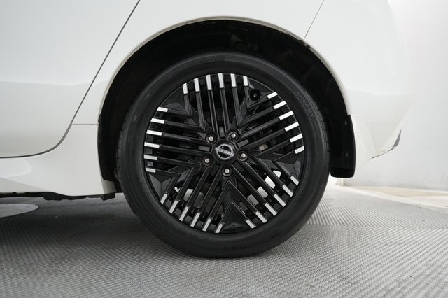 2024 Nissan LEAF — photo 16 of 20