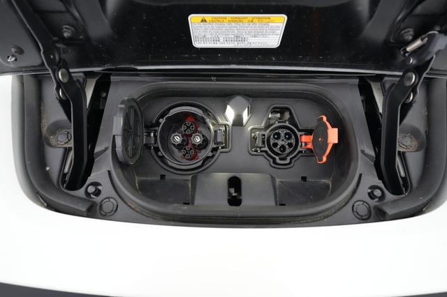 2024 Nissan LEAF — photo 7 of 20
