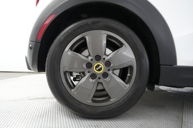 2024 MINI Cooper SE — photo 17 of 20