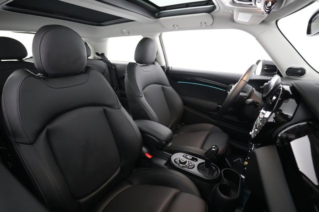 2024 MINI Cooper SE — photo 18 of 20