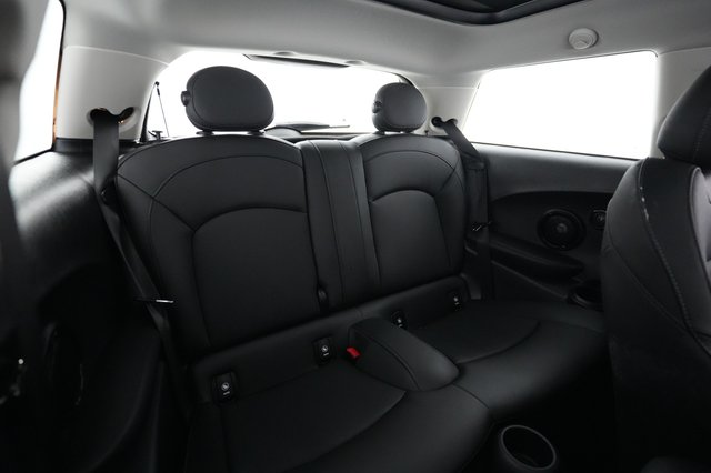 2024 MINI Cooper SE — photo 4 of 20