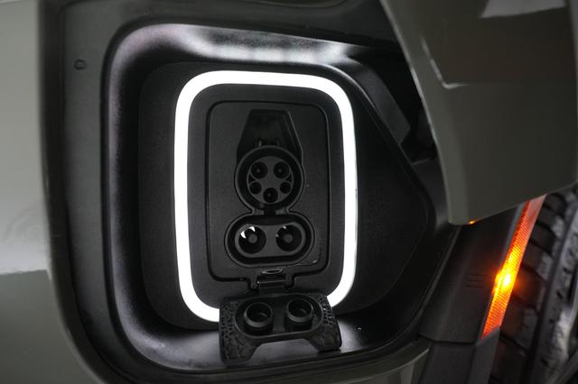 2022 Rivian R1T — photo 8 of 23