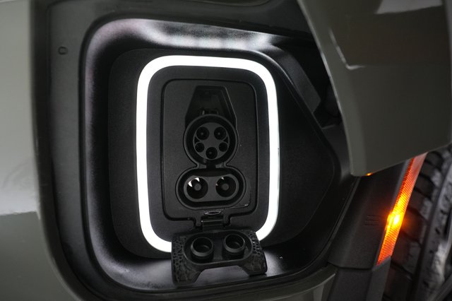 2022 Rivian R1T — photo 8 of 23