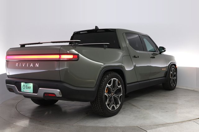 2022 Rivian R1T — photo 2 of 23