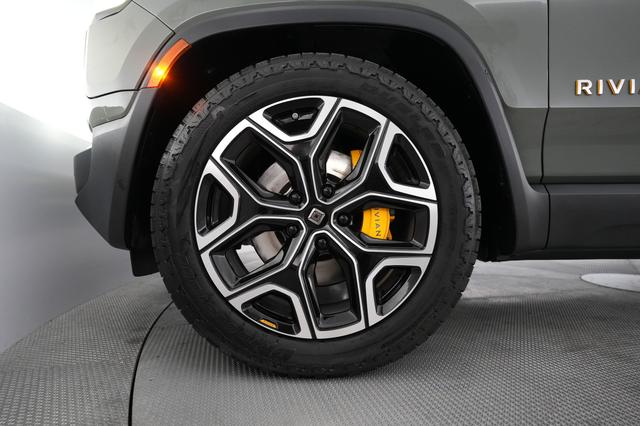 2022 Rivian R1T — photo 7 of 23