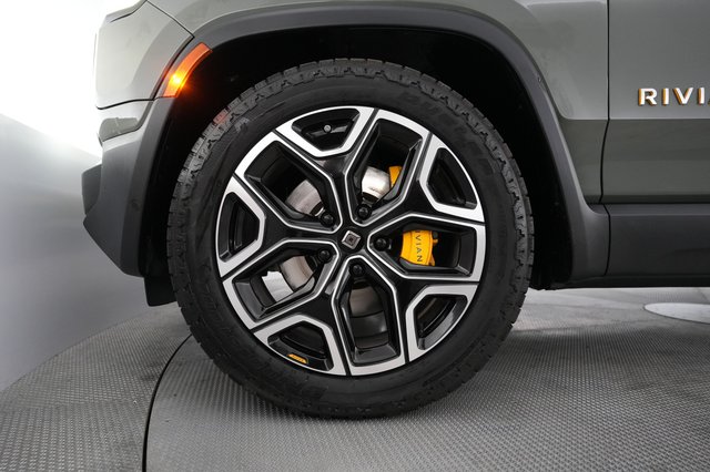 2022 Rivian R1T — photo 7 of 23