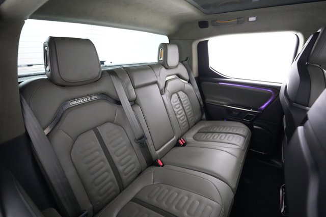 2022 Rivian R1T — photo 4 of 23