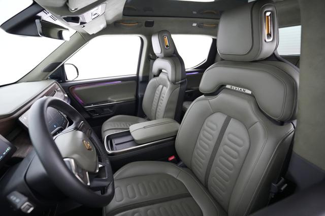 2022 Rivian R1T — photo 3 of 23