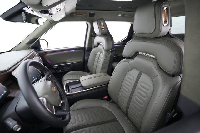2022 Rivian R1T — photo 3 of 23