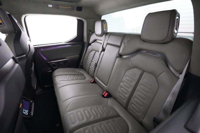 2022 Rivian R1T — photo 18 of 23