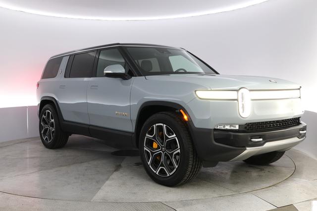 2022 Rivian R1S — photo 10 of 21