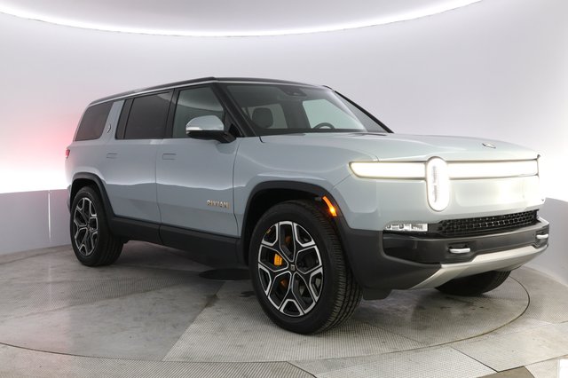2022 Rivian R1S — photo 10 of 21