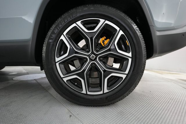2022 Rivian R1S — photo 15 of 21