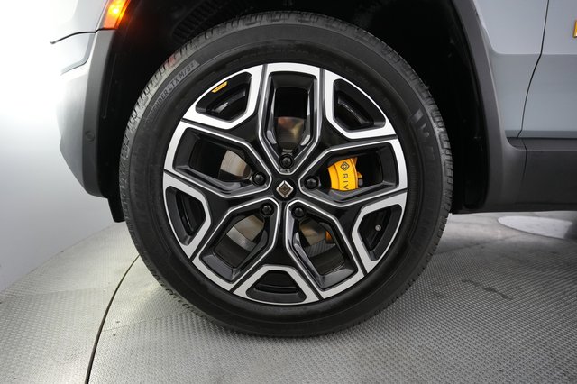 2022 Rivian R1S — photo 16 of 21