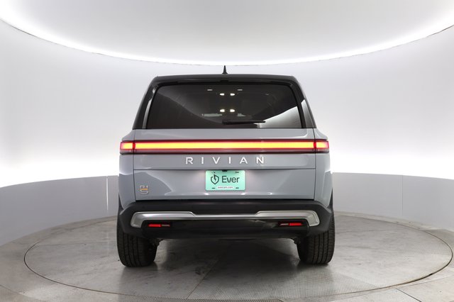 2022 Rivian R1S — photo 12 of 21