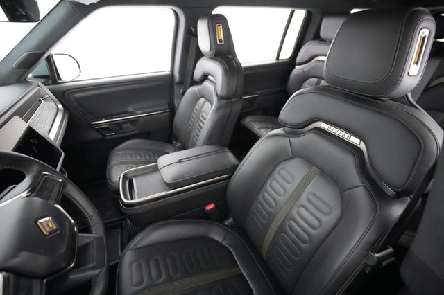 2022 Rivian R1S — photo 3 of 21