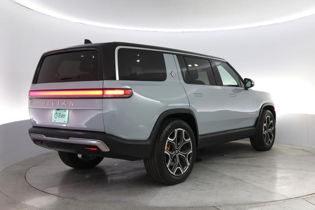 2022 Rivian R1S — photo 2 of 21