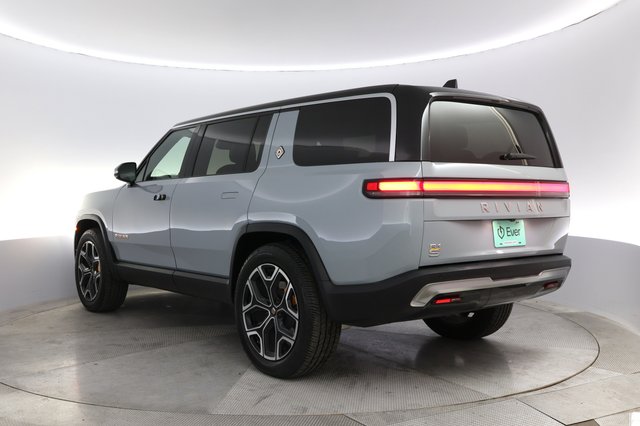 2022 Rivian R1S — photo 13 of 21