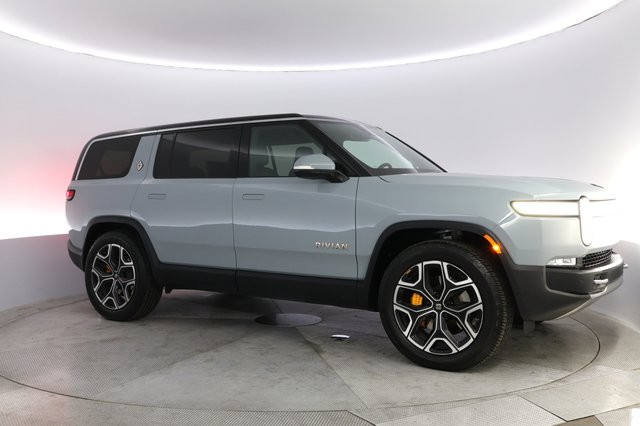 2022 Rivian R1S — photo 11 of 21
