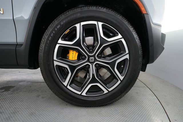 2022 Rivian R1S — photo 17 of 21