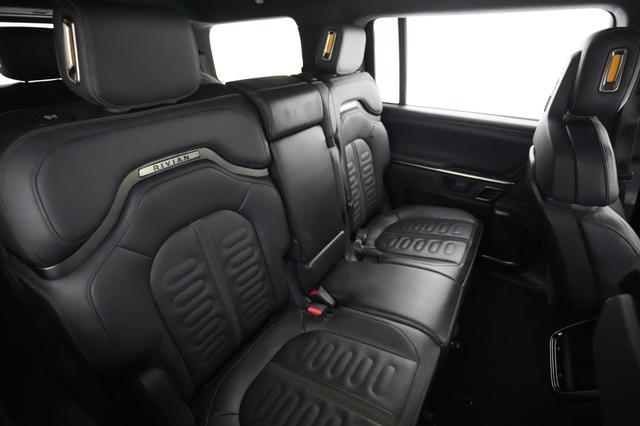 2022 Rivian R1S — photo 4 of 21