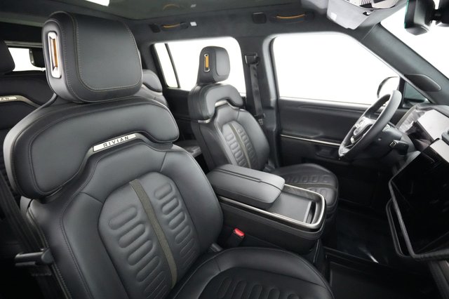 2022 Rivian R1S — photo 19 of 21
