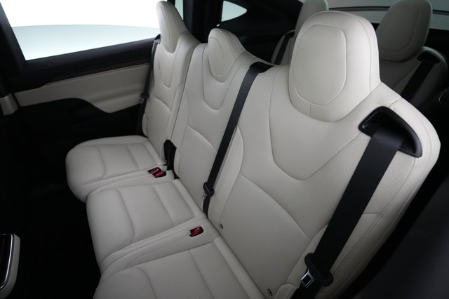 2022 Tesla Model X — photo 19 of 23
