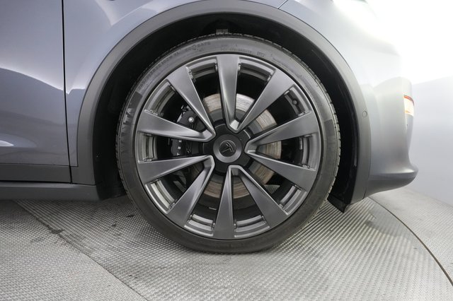 2022 Tesla Model X — photo 16 of 23