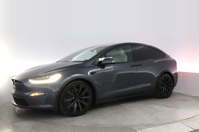 2022 Tesla Model X — photo 14 of 23