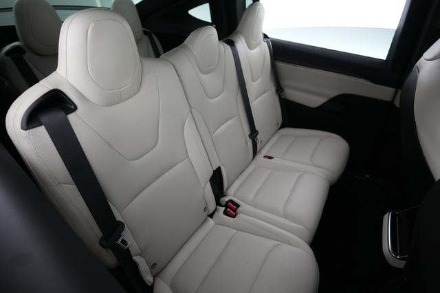 2022 Tesla Model X — photo 4 of 23