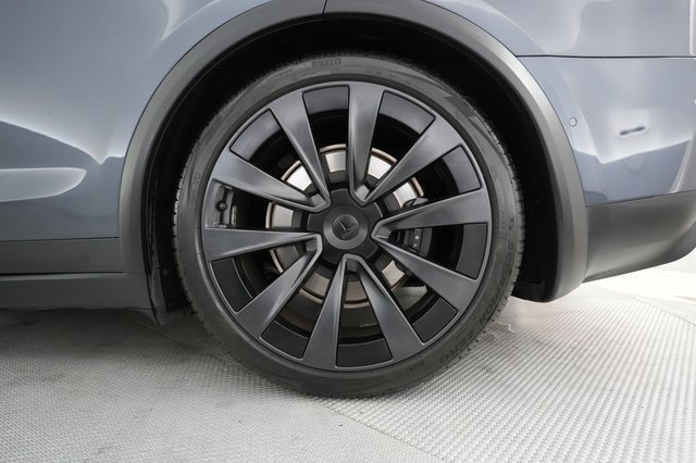 2022 Tesla Model X — photo 17 of 23