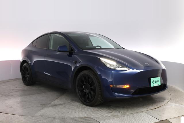 2022 Tesla Model Y — photo 10 of 21