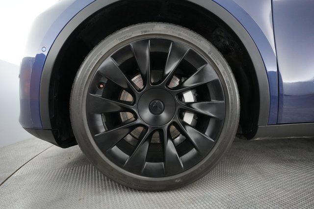 2022 Tesla Model Y — photo 16 of 21