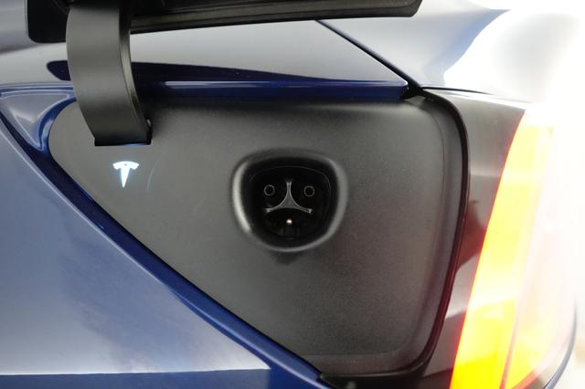 2022 Tesla Model Y — photo 8 of 21