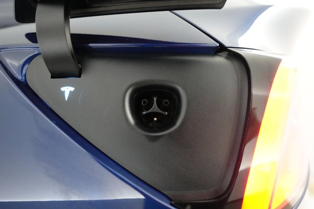 2022 Tesla Model Y — photo 8 of 21