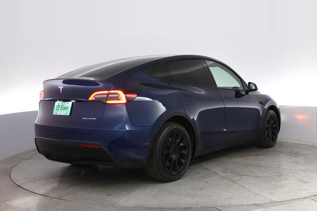 2022 Tesla Model Y — photo 2 of 21